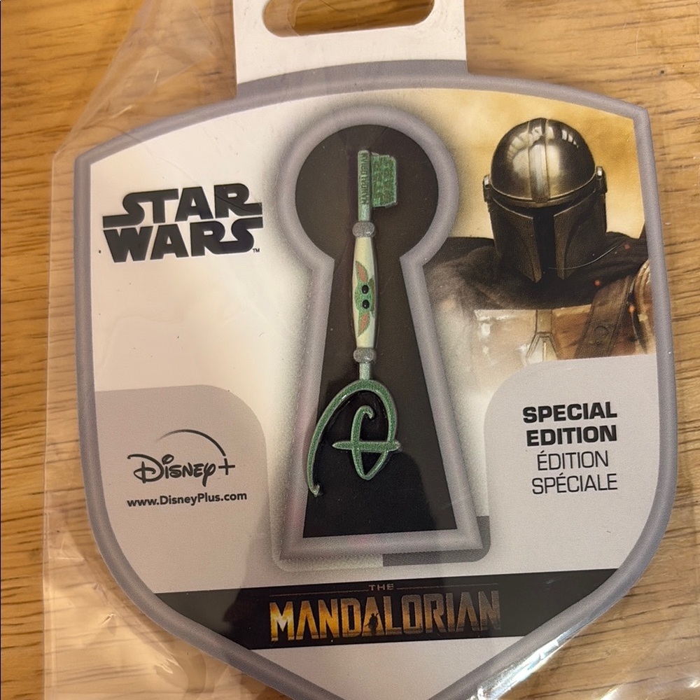 NWT.   Disney Star Wars Special Edition Key Pin